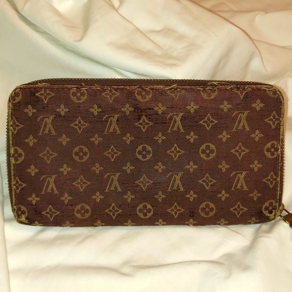 Authentic Louis Vuitton Brown Denim Min Lin Long Zippy wallet - Picture 2 of 12